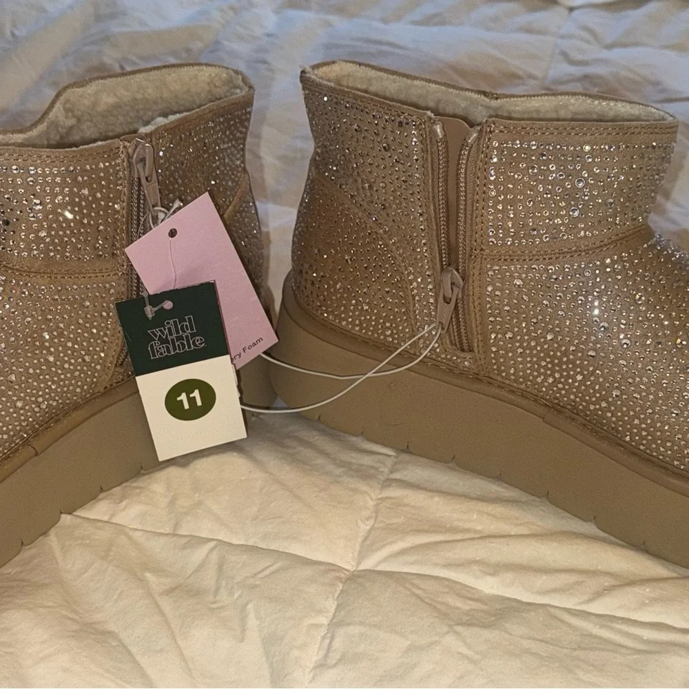 Size 11 Wild Fable Glittering Rhinestone Tan Shortie cozy Winter Short Boots